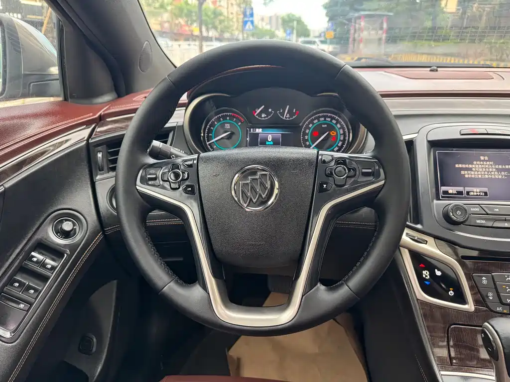 Buick LaCrosse 2015 — фото 18