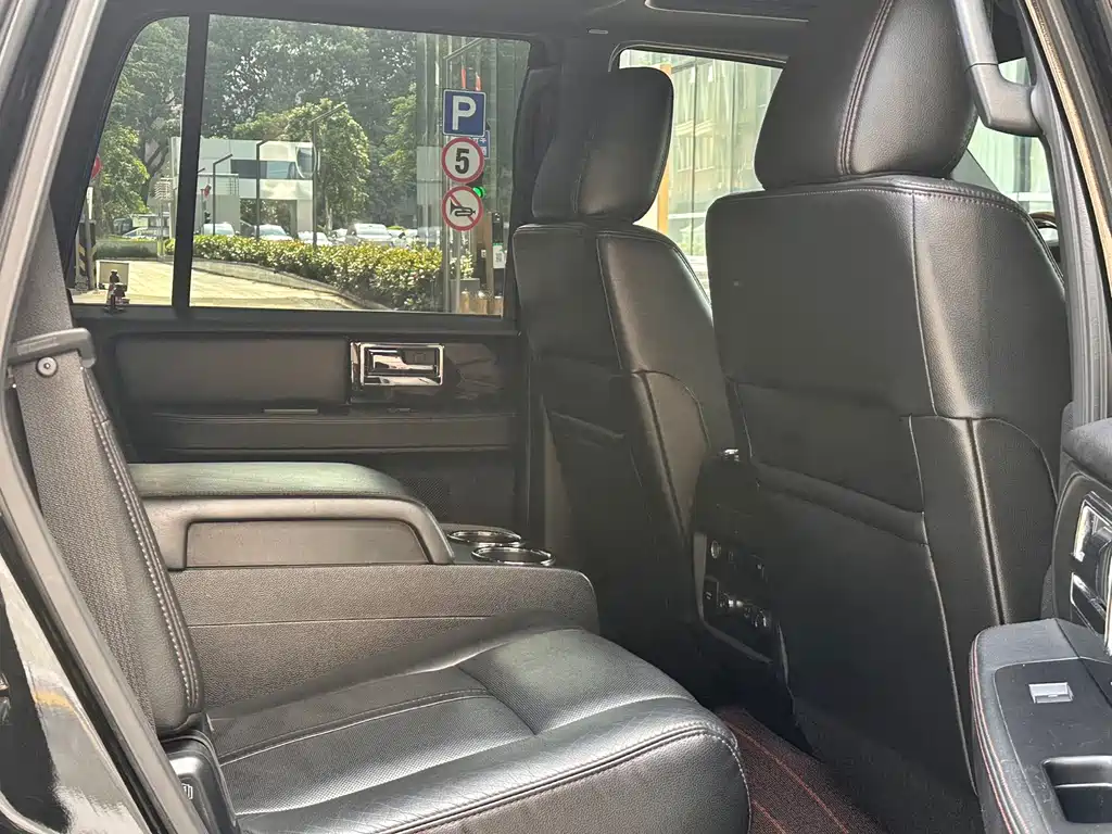 Lincoln Navigator 2018 — фото 14