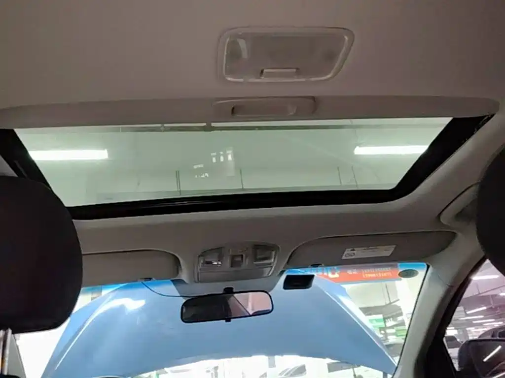 Hyundai Elantra 2018 — фото 18