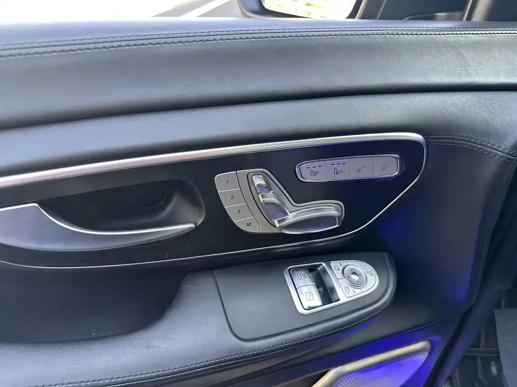Mercedes-Benz V-Class 2019 — фото 19