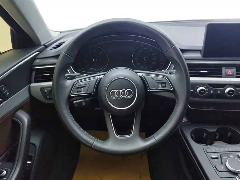 Audi A4L 2018 — фото 15