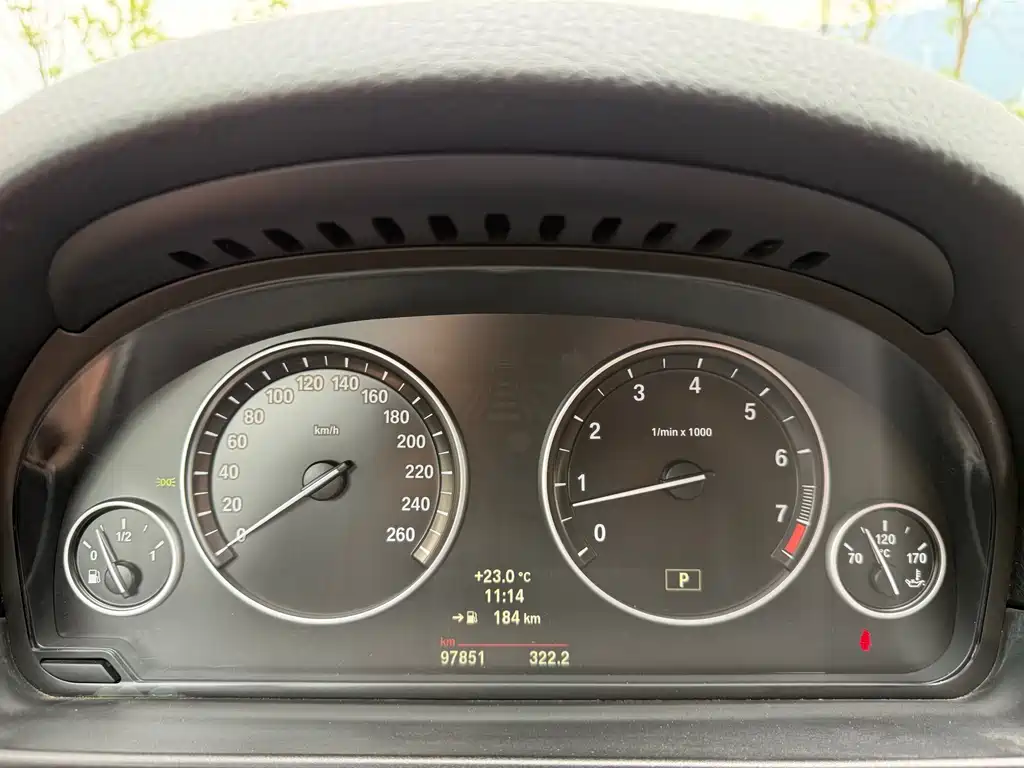 BMW 5 Series 2014 — фото 11