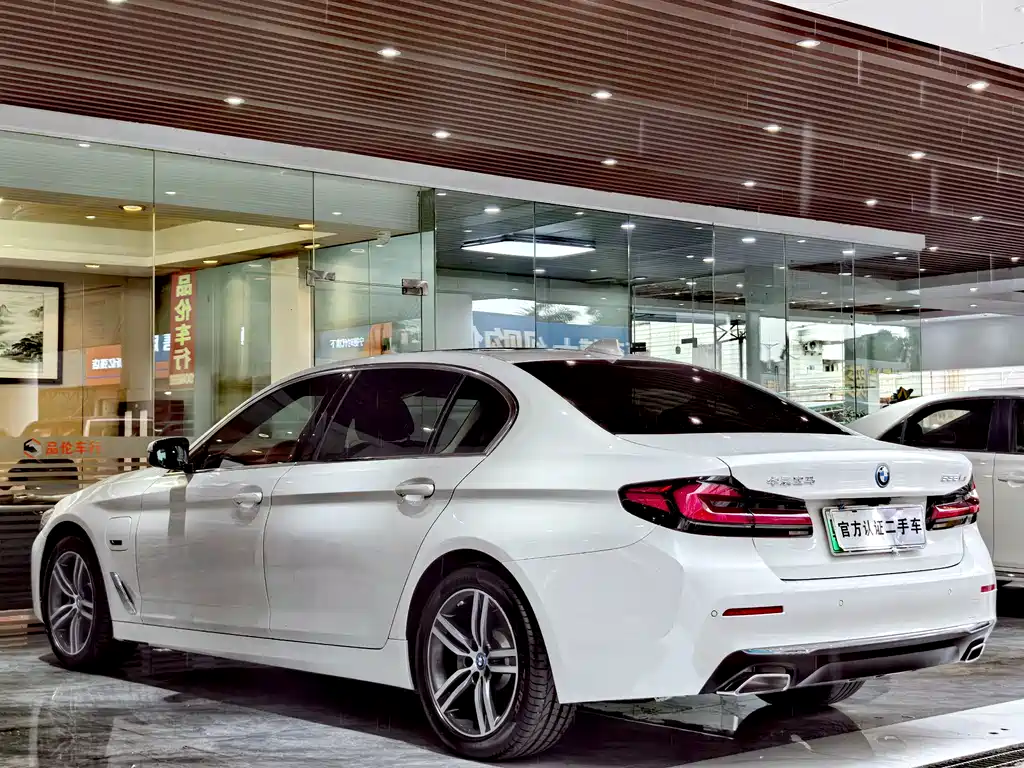 BMW 5 Series New Energy 2022 — фото 16