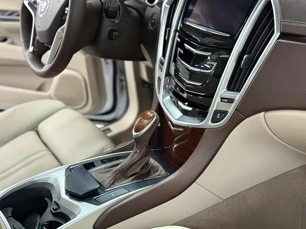 Cadillac SRX 2015 — фото 15