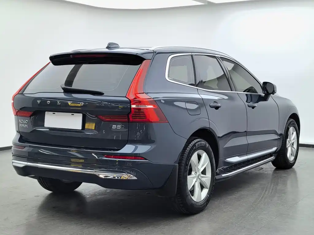 Volvo XC60 2022 — фото 6