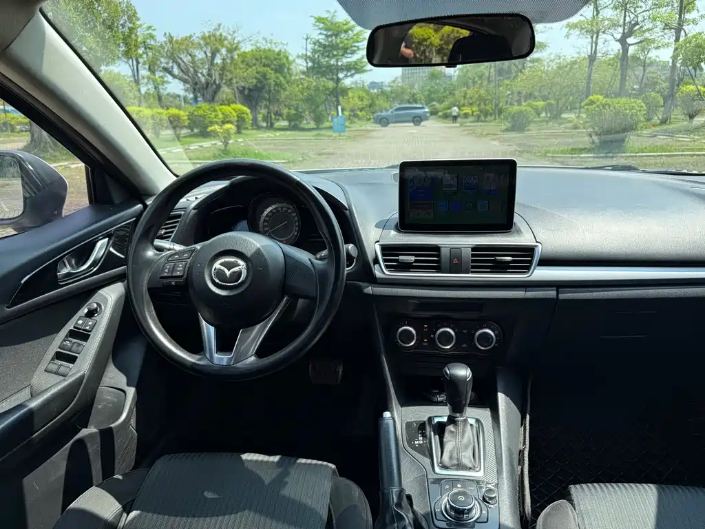 Mazda 3 Axela 2016 — фото 13