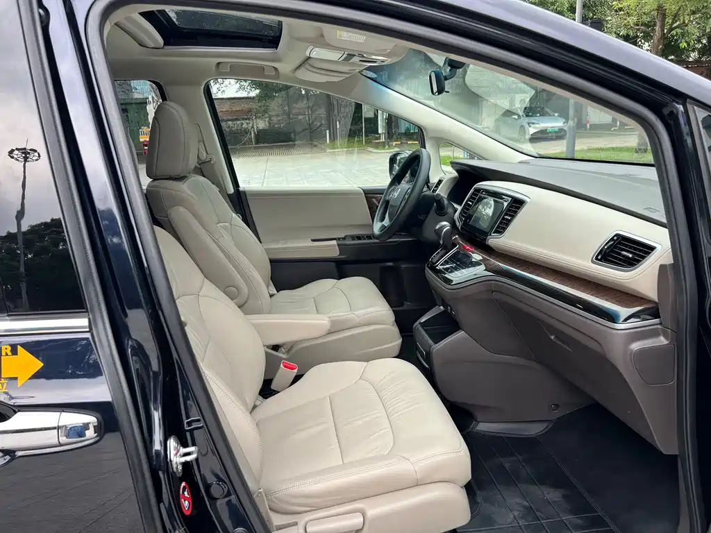 Honda Odyssey 2016 — фото 10