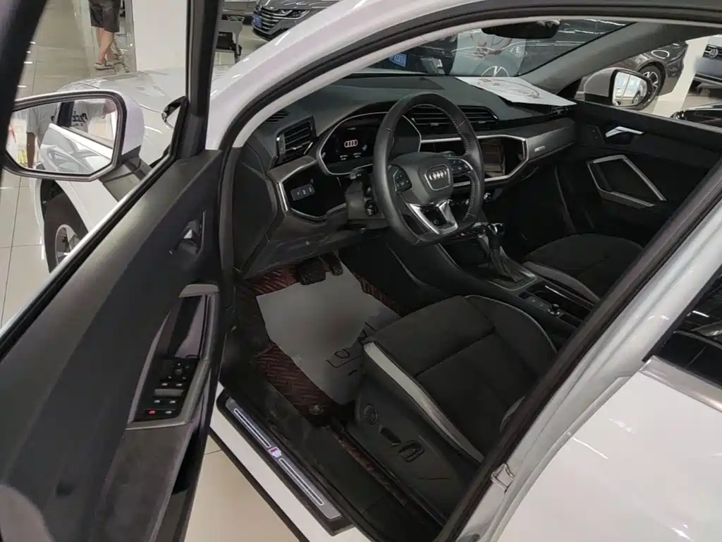 Audi Q3 2021 — фото 16