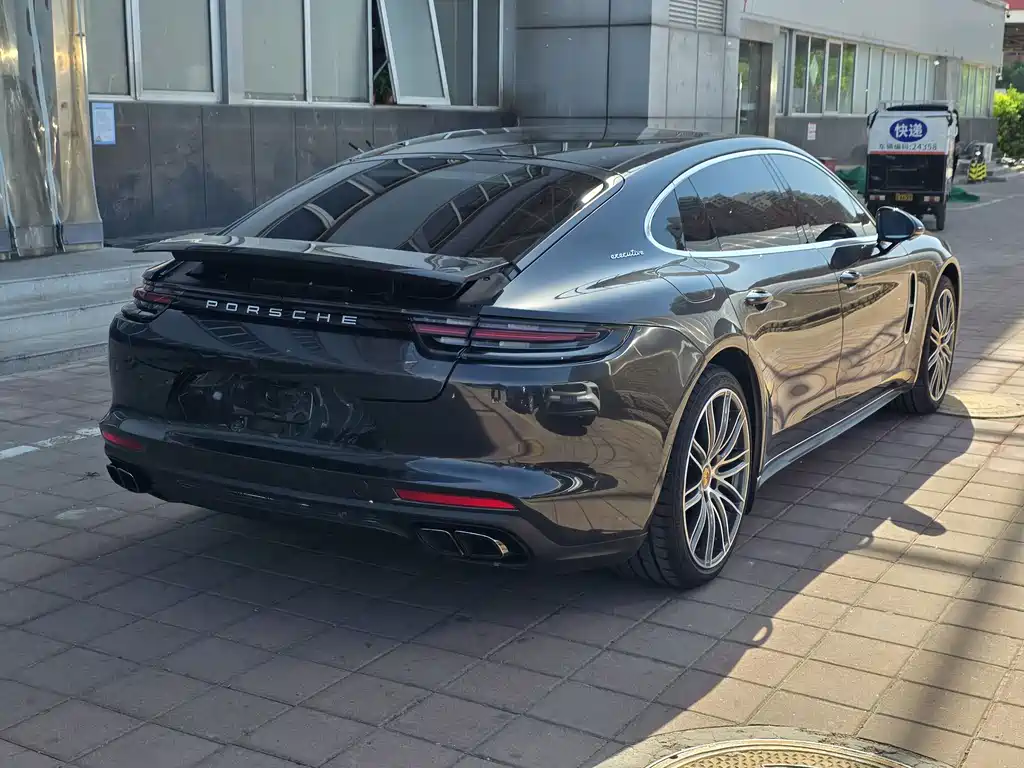Porsche Panamera 2017 — фото 6