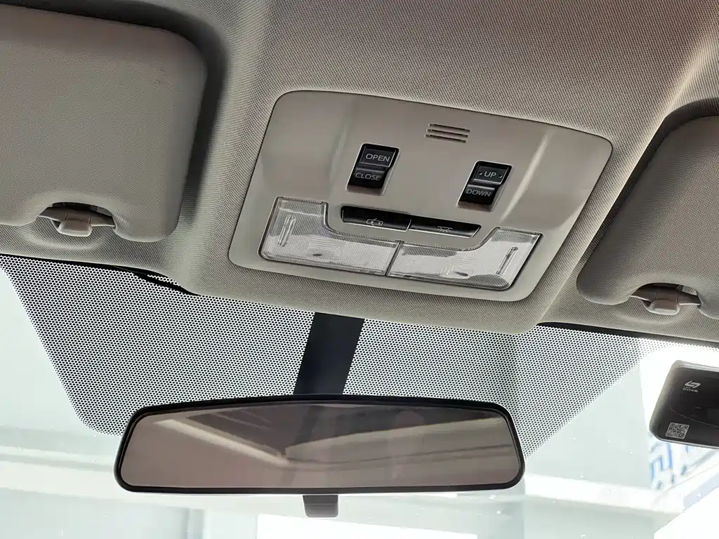 Toyota RAV4 2018 — фото 16