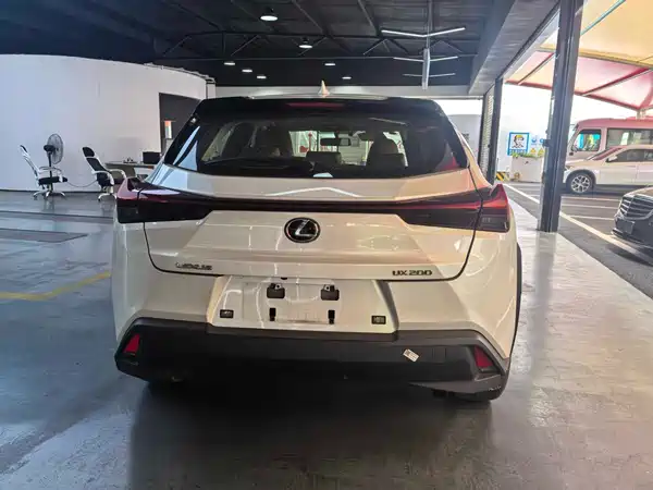 Lexus UX 2021