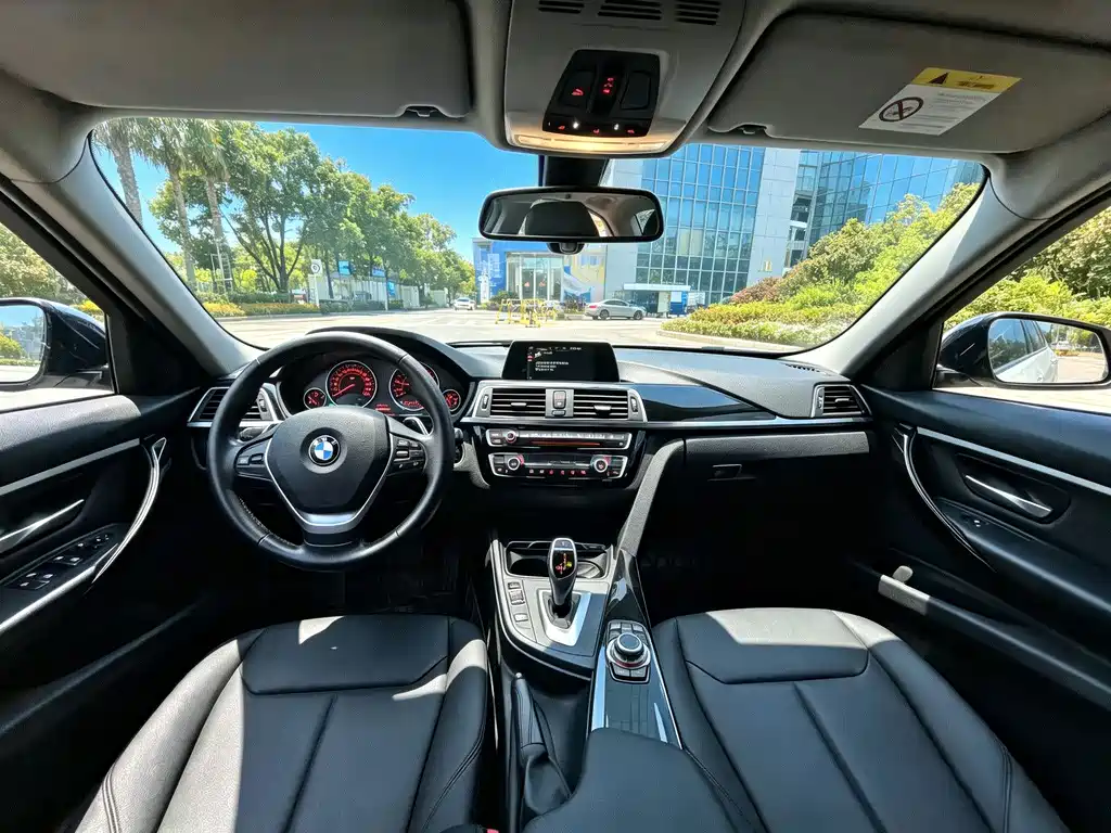 BMW 3 Series 2016 — фото 12