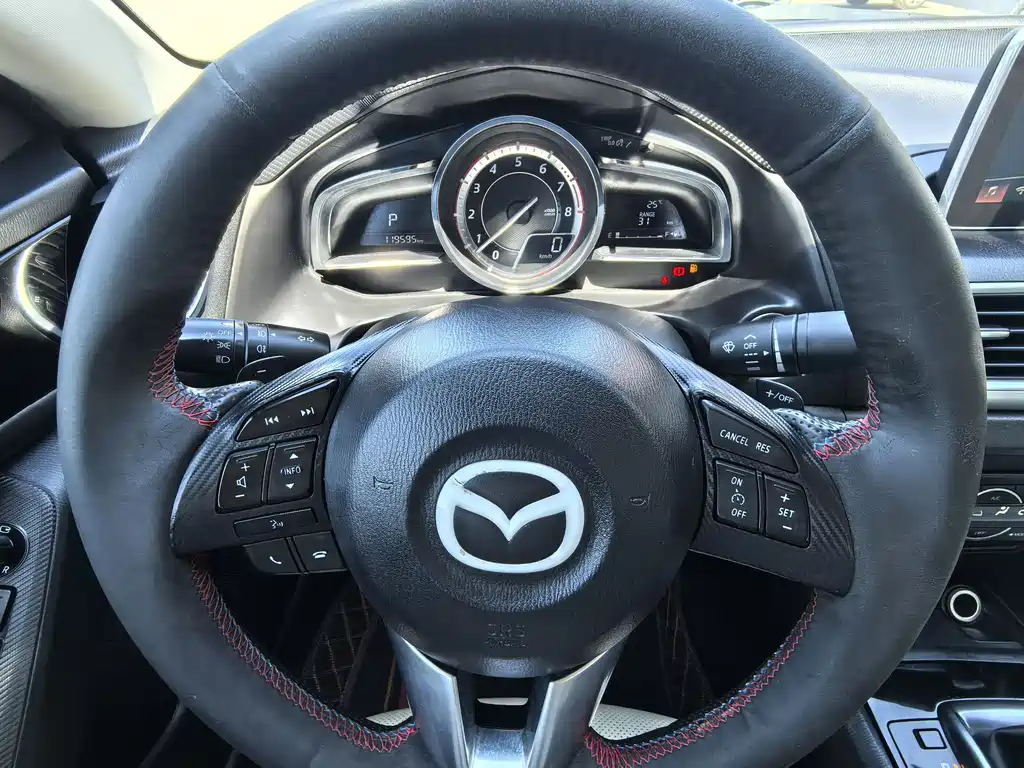 Mazda 3 Axela 2015 — фото 12