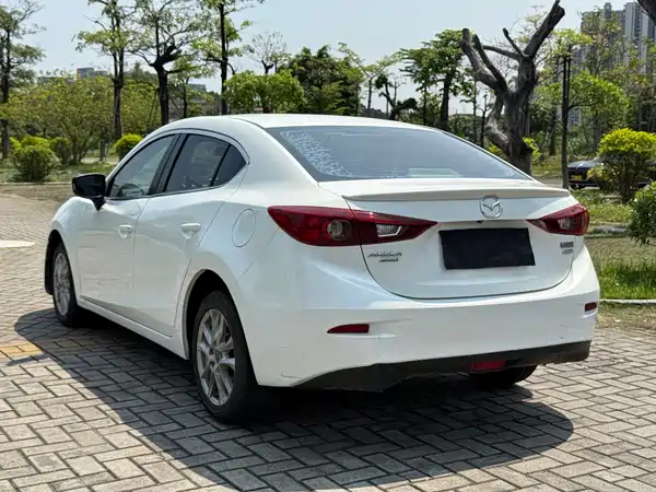 Mazda 3 Axela 2016