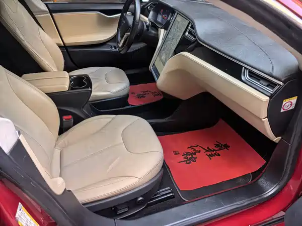 Tesla Model S 2014