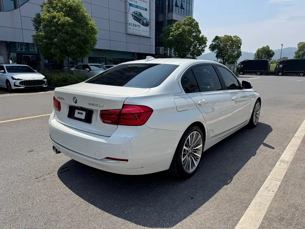 BMW 3 Series 2019 — фото 6