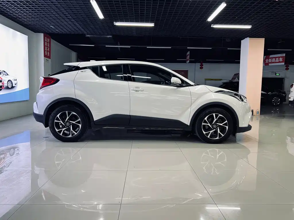Toyota C-HR 2021 — фото 8