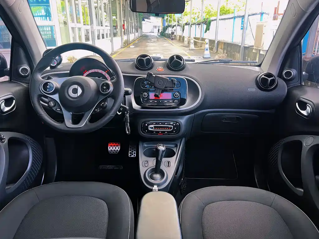 smart Fortwo 2018 — фото 11