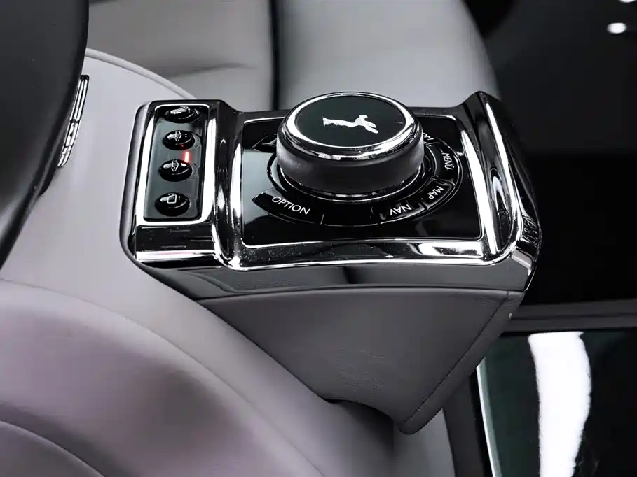 Rolls-Royce Phantom 2019 — фото 19