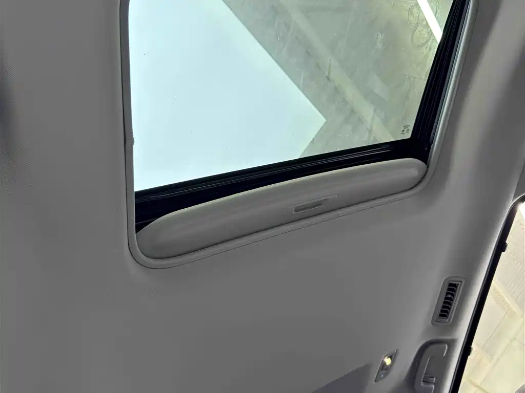 Toyota Sienna 2022 — фото 11