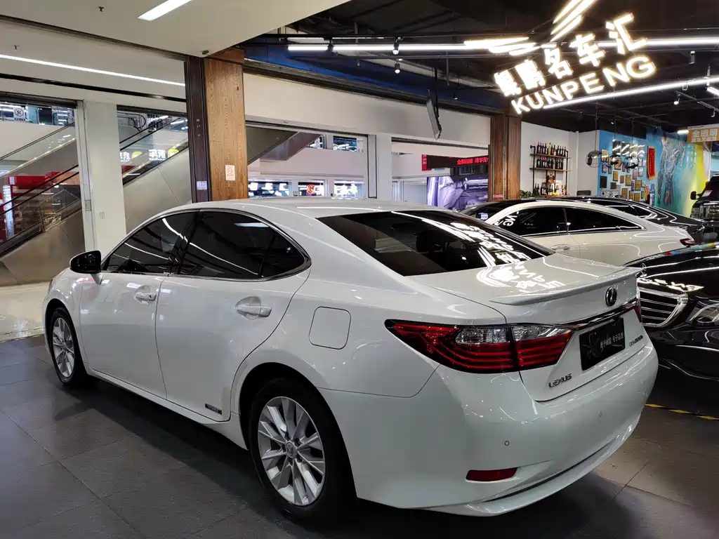 Lexus ES 2015 — фото 3