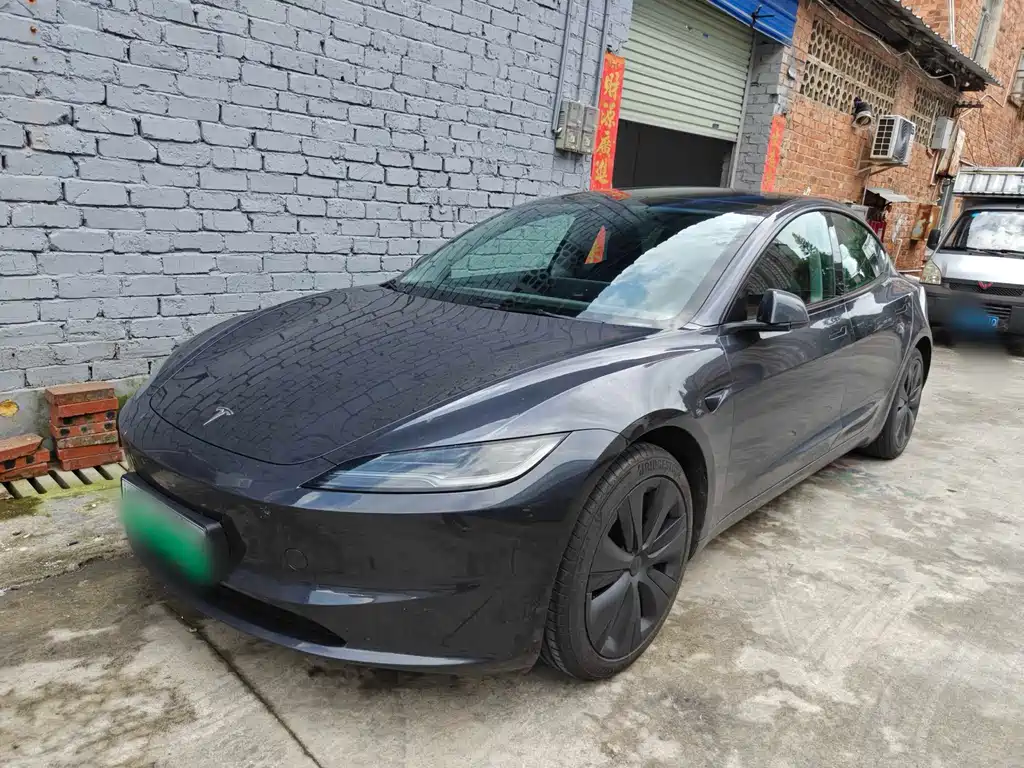 Tesla Model 3 2025 — фото 1