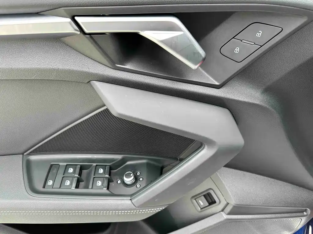 Audi A3 2023 — фото 13