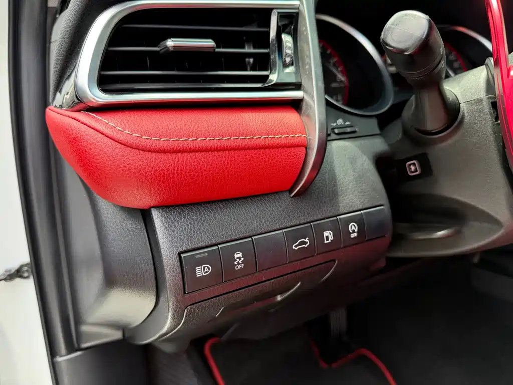 Toyota Camry 2018 — фото 15