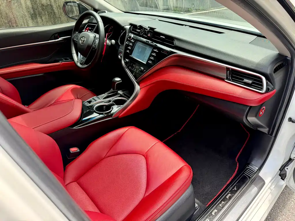 Toyota Camry 2018 — фото 22