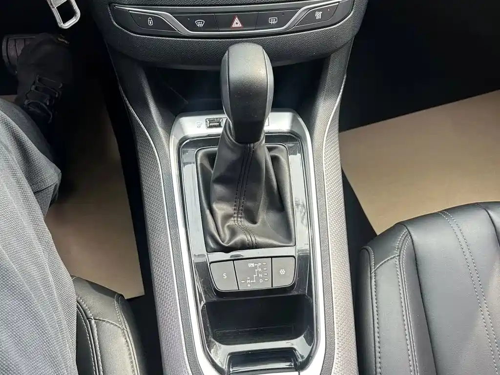 Peugeot 408 2021 — фото 12