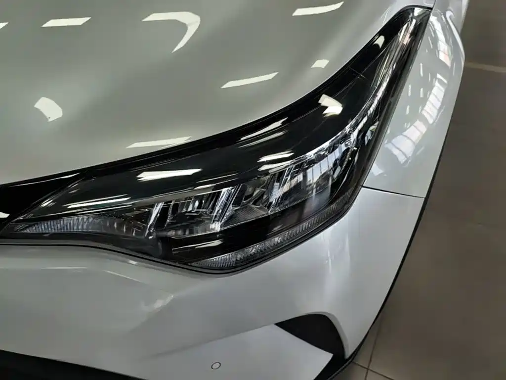 Toyota C-HR 2023 — фото 24