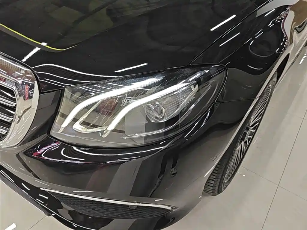 Mercedes-Benz E-Class 2019 — фото 24