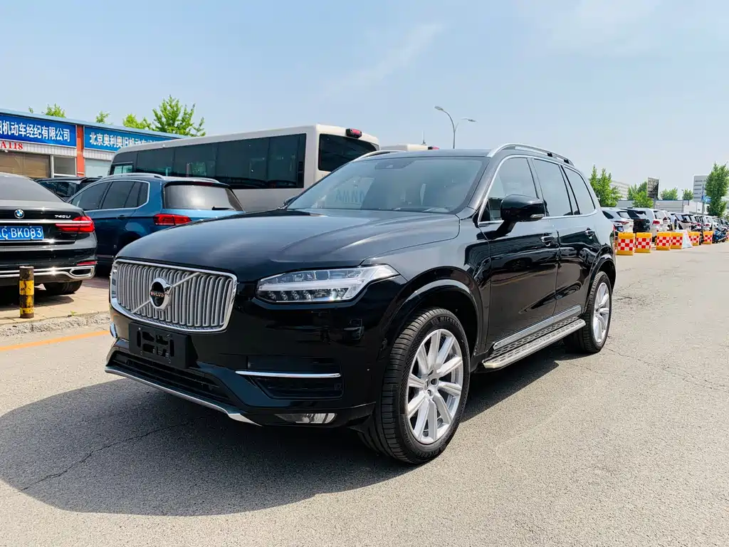 Volvo XC90 2018 — фото 1