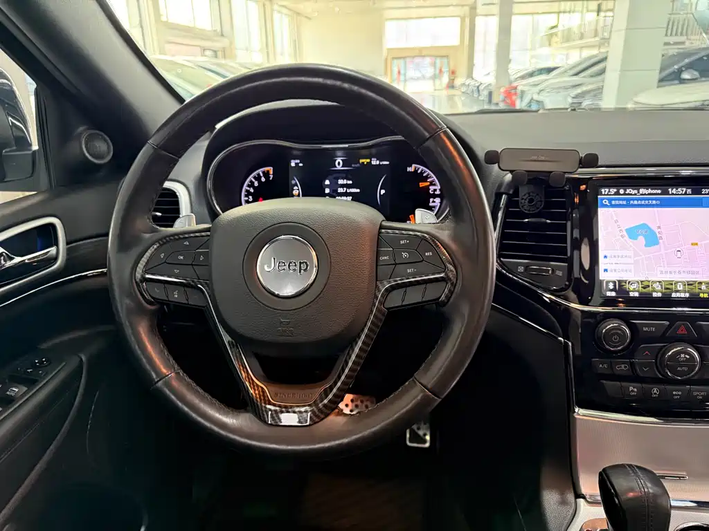 Jeep Grand Cherokee 2022 — фото 13