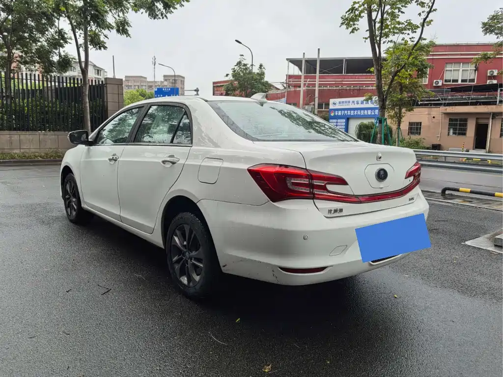 BYD Qin NEV 2017 — фото 8