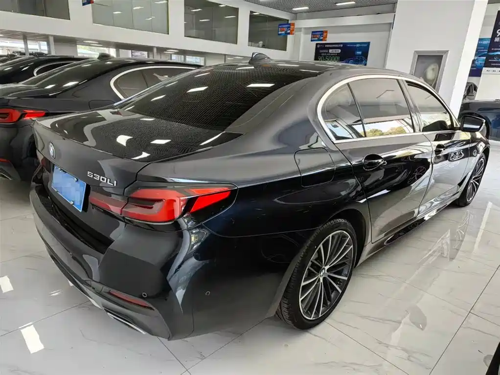 BMW 5 Series 2023 — фото 11