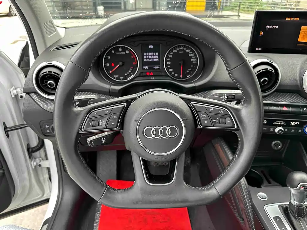 Audi Q2L 2022 — фото 13