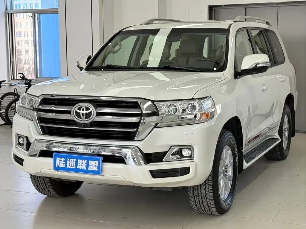 Toyota Land Cruiser 2020 — фото 1