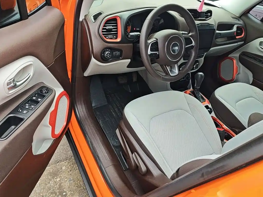 Jeep Renegade 2016 — фото 16