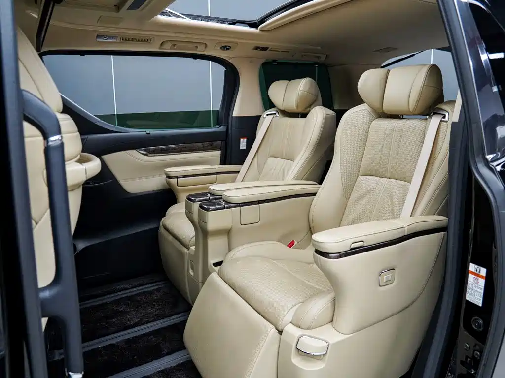 Toyota Vellfire 2021 — фото 12
