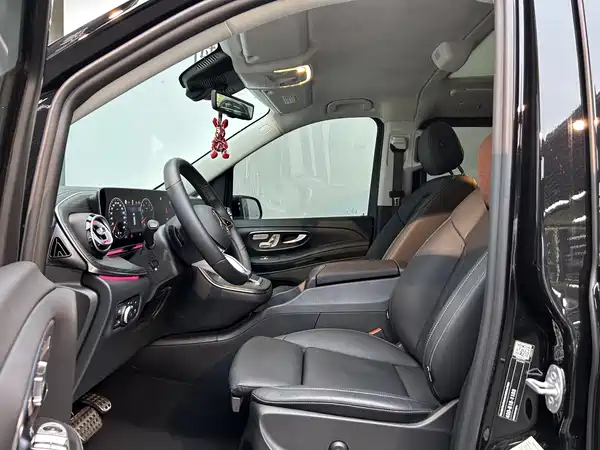 Mercedes-Benz V-Class 2025