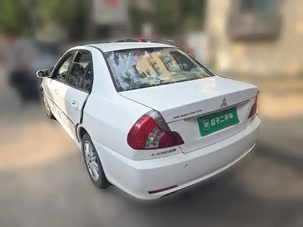 Mitsubishi LANCER 2015