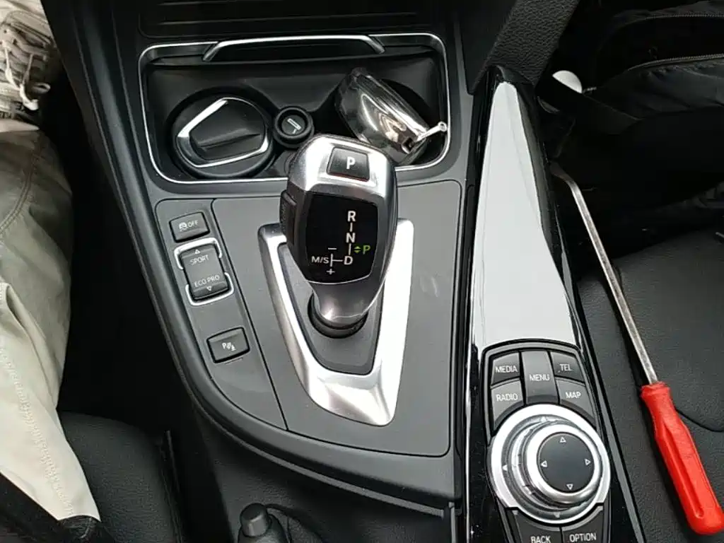 BMW 3 Series 2016 — фото 14