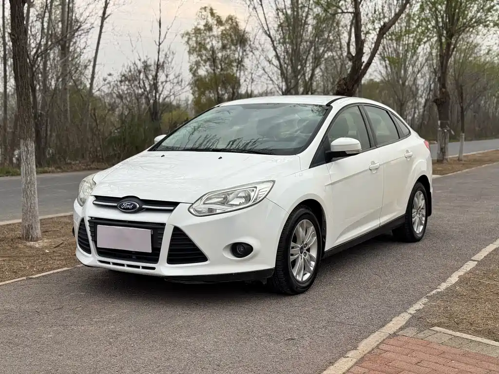 Ford Focus 2014 — фото 1
