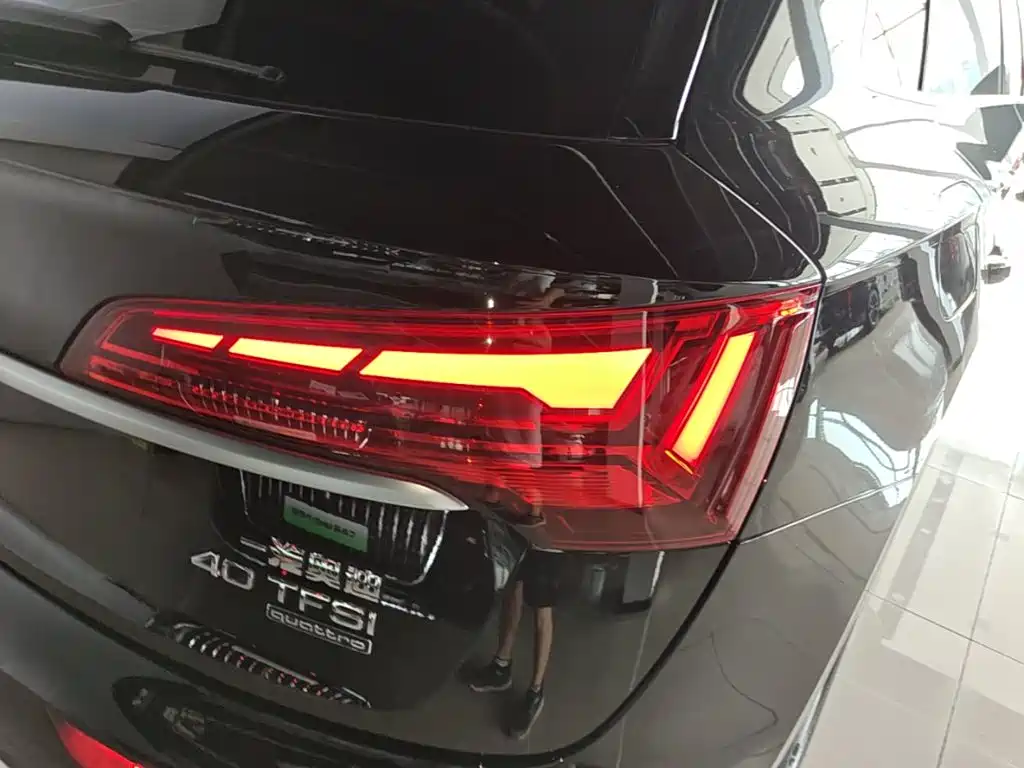 Audi Q5L 2025 — фото 8