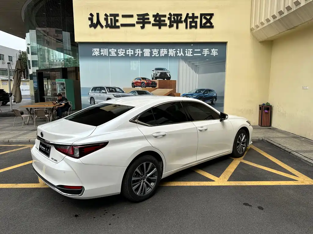 Lexus ES 2021 — фото 25