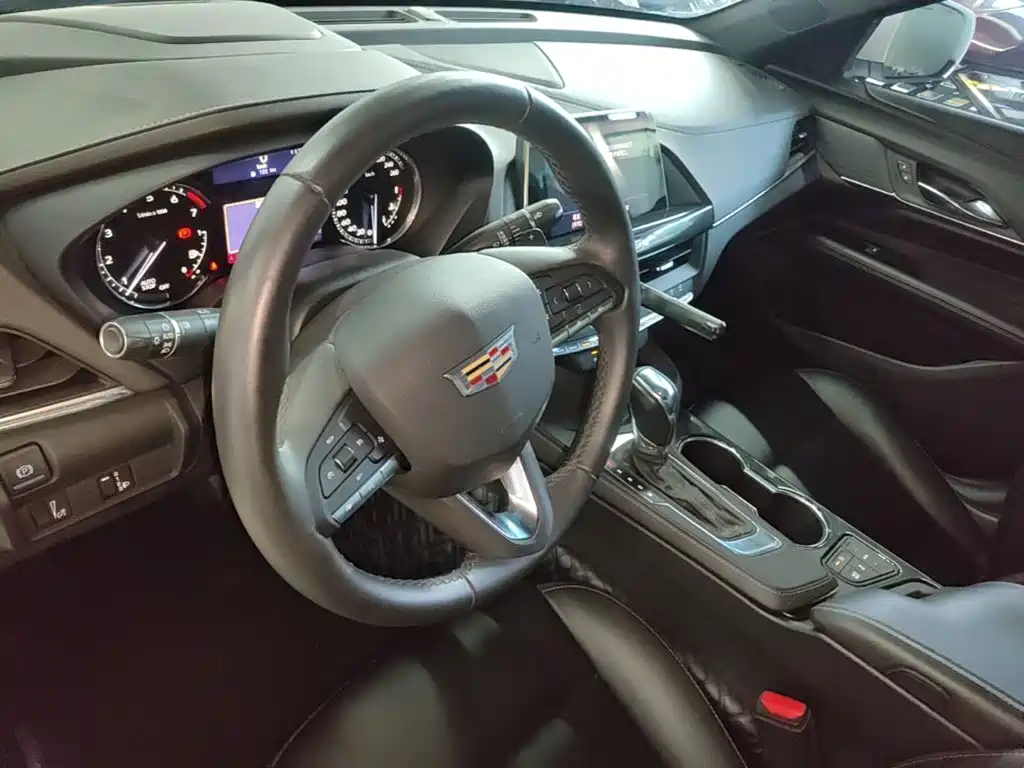Cadillac CT4 2022 — фото 11