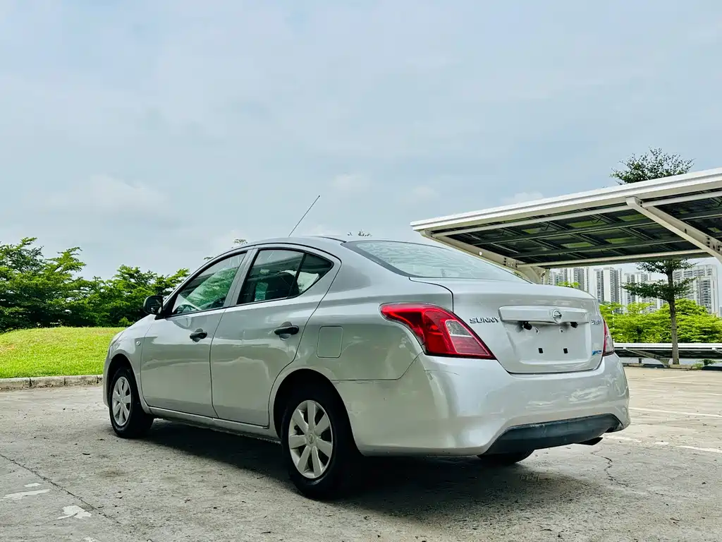 Nissan Sunny 2015 — фото 5