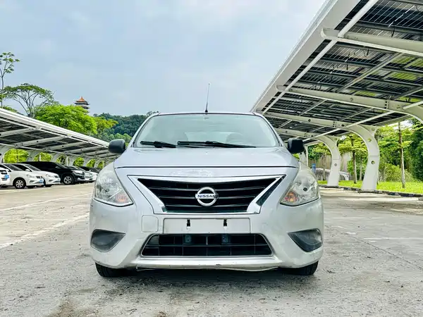 Nissan Sunny 2015