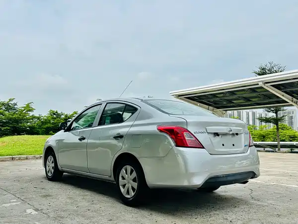 Nissan Sunny 2015